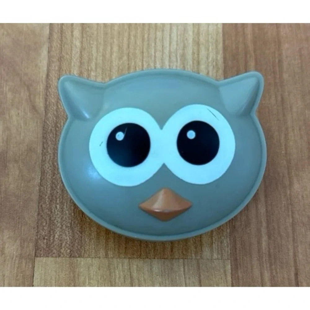 a‎ Kikkerland Owl Talking Bag Clip.